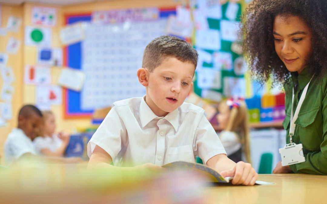 Quand les Robots Apprennent l’Alphabet : L’IA Remplace-t-elle les Professeurs d’École Primaire ?