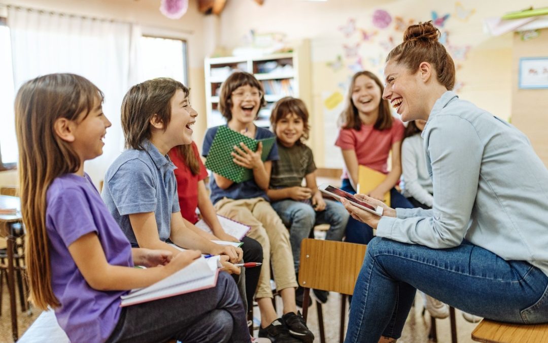 Les Écoles Primaires Invisibles : Quand l’Apprentissage se Déroule Hors des Murs